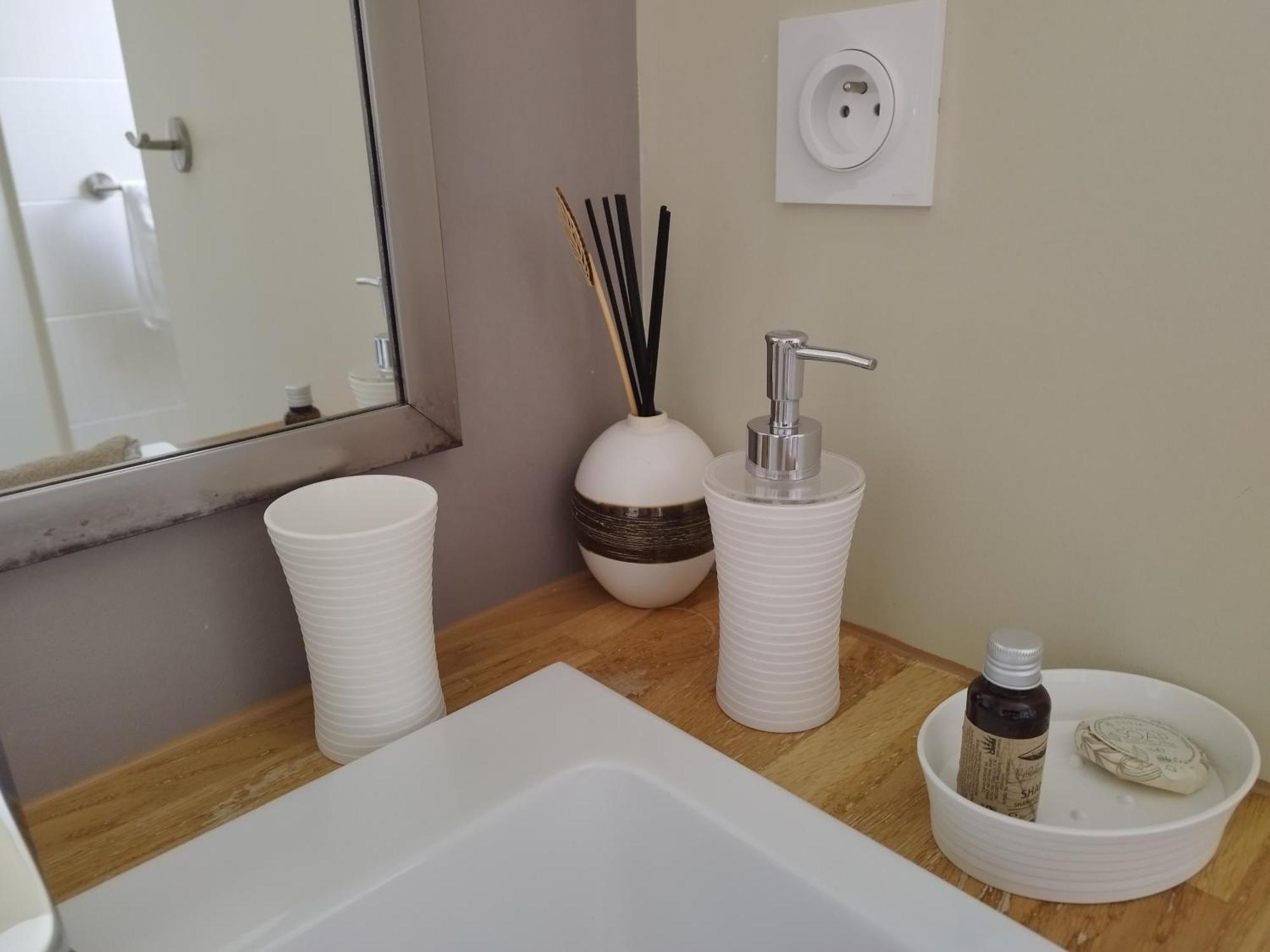 La Sarlamandre, Chambres Et Table D'Hotes Marcillac-Saint-Quentin Екстериор снимка