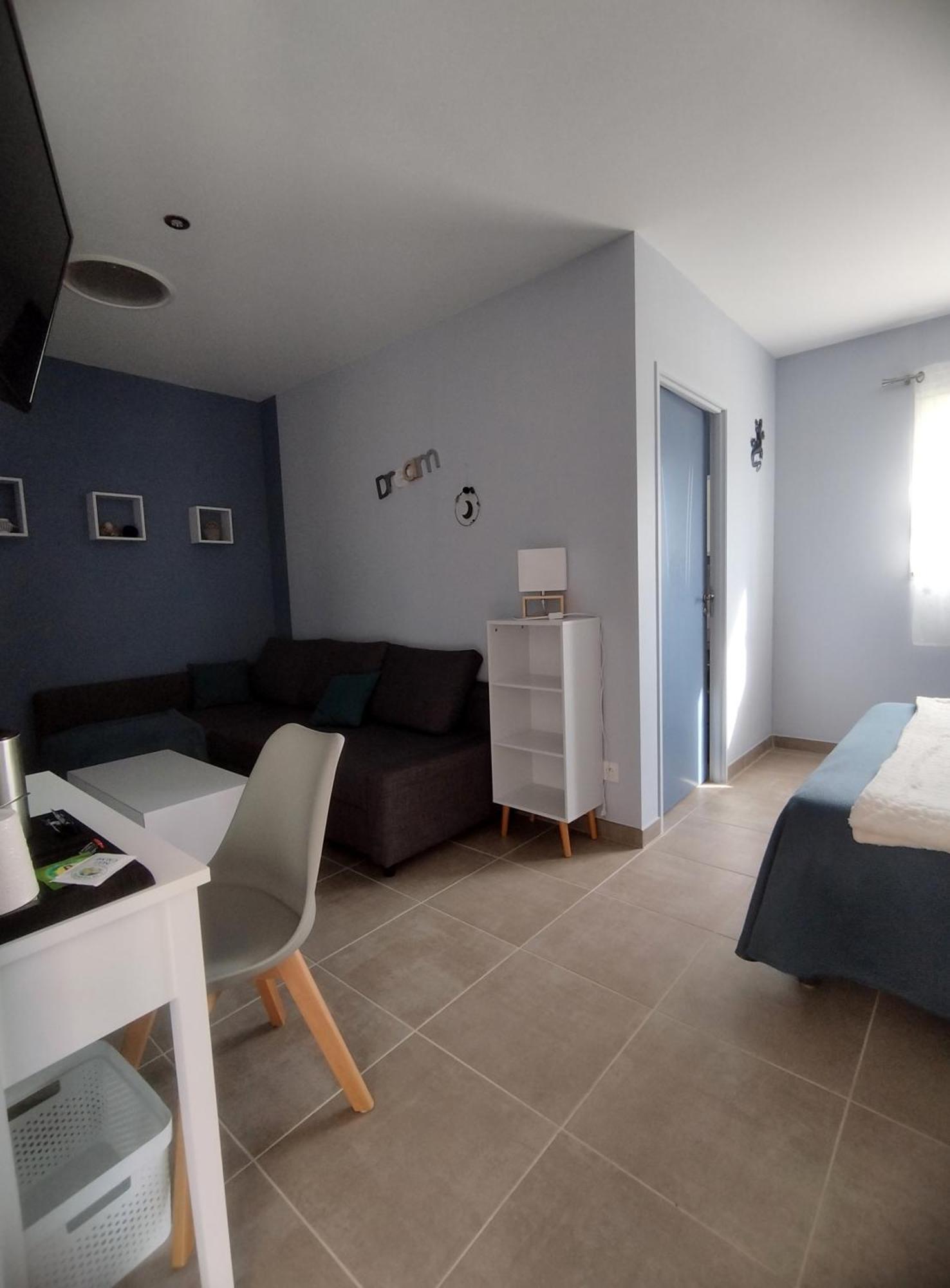 La Sarlamandre, Chambres Et Table D'Hotes Marcillac-Saint-Quentin Екстериор снимка