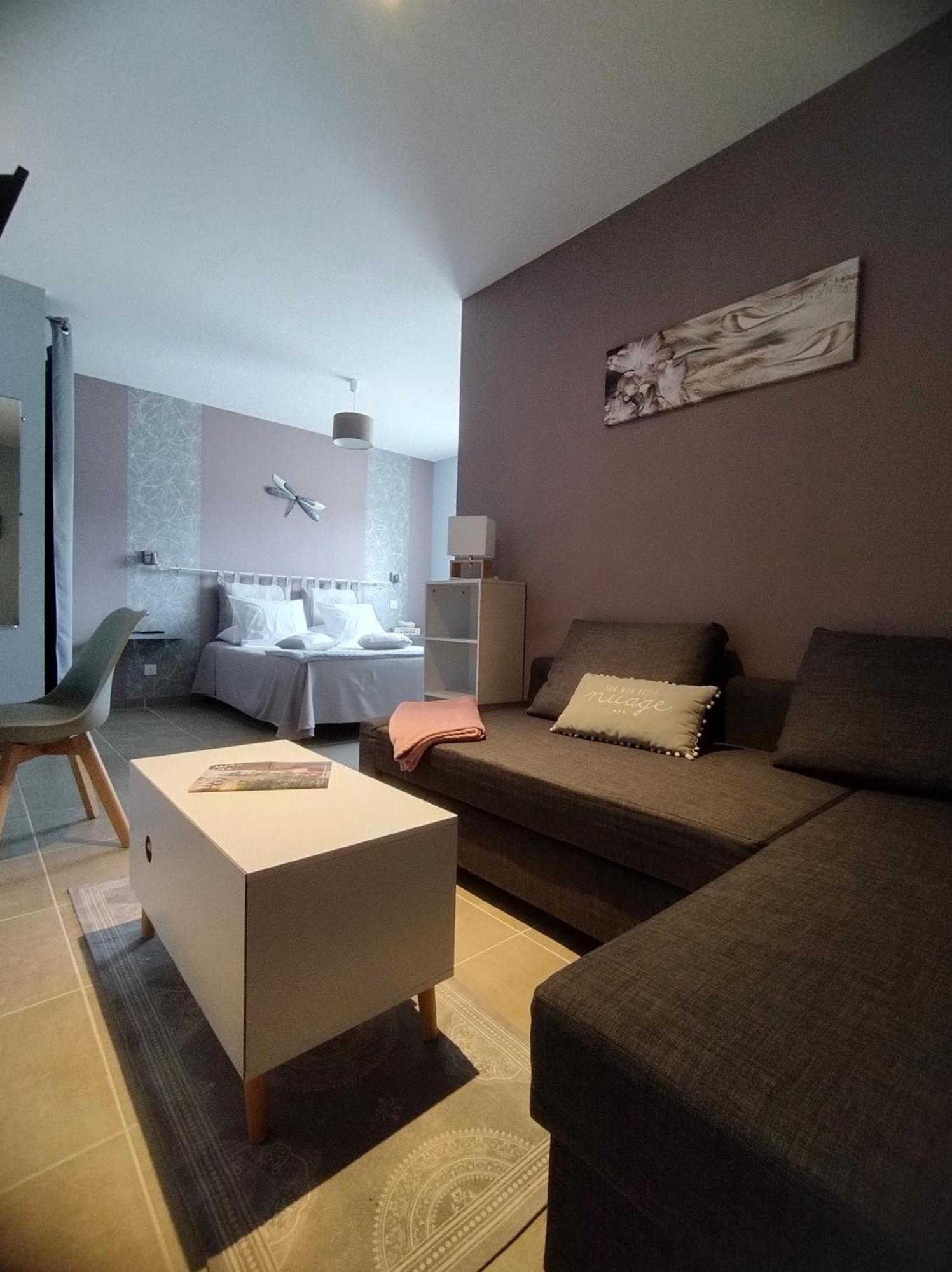 La Sarlamandre, Chambres Et Table D'Hotes Marcillac-Saint-Quentin Екстериор снимка