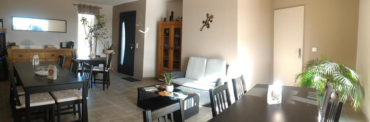 La Sarlamandre, Chambres Et Table D'Hotes Marcillac-Saint-Quentin Екстериор снимка